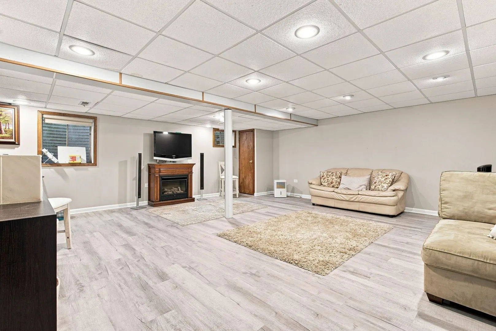1209 River Oak Drive IL
