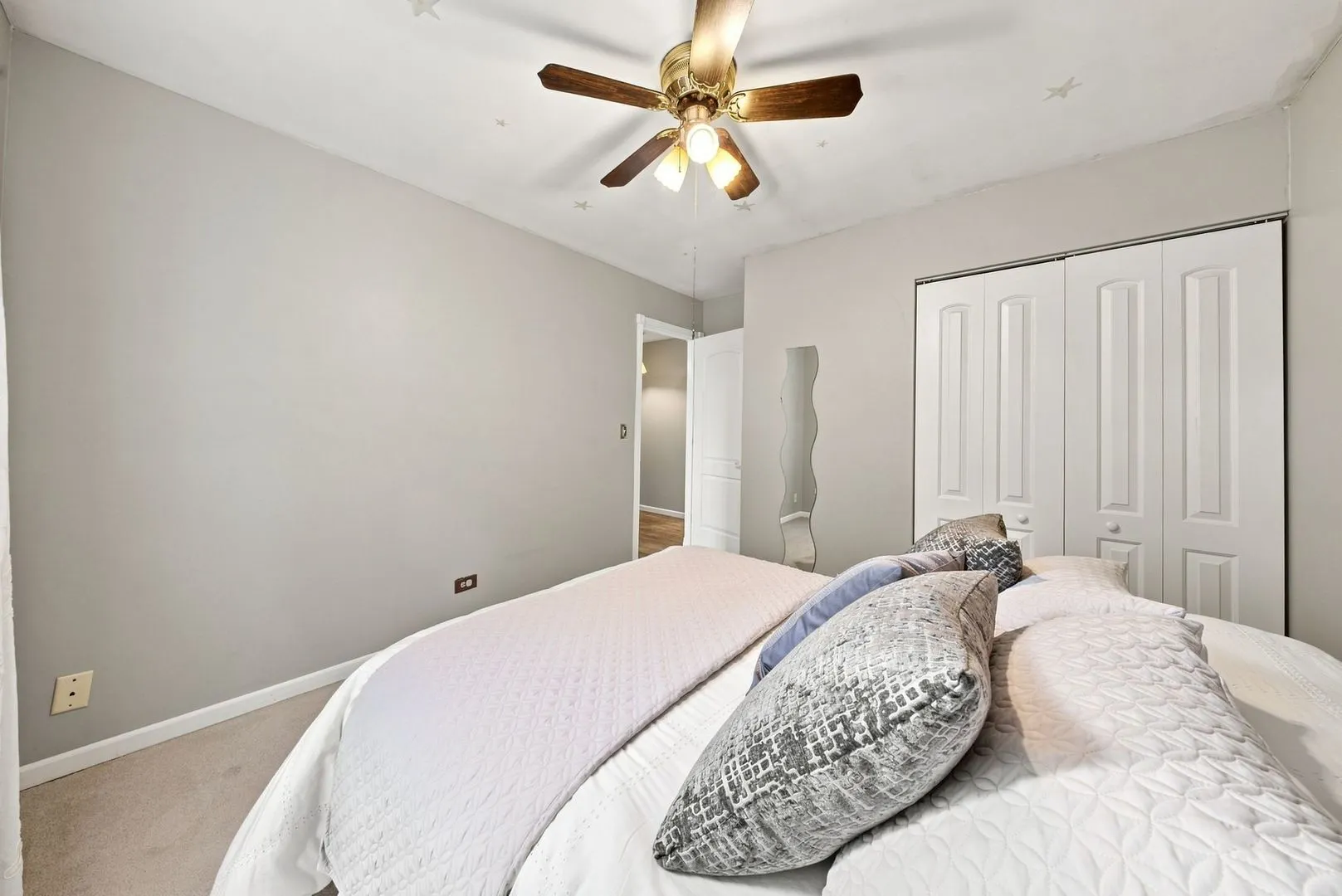 1209 River Oak Drive IL
