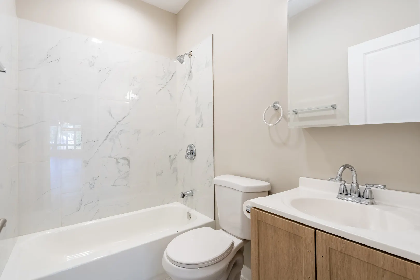 2949 W Wilcox Street IL