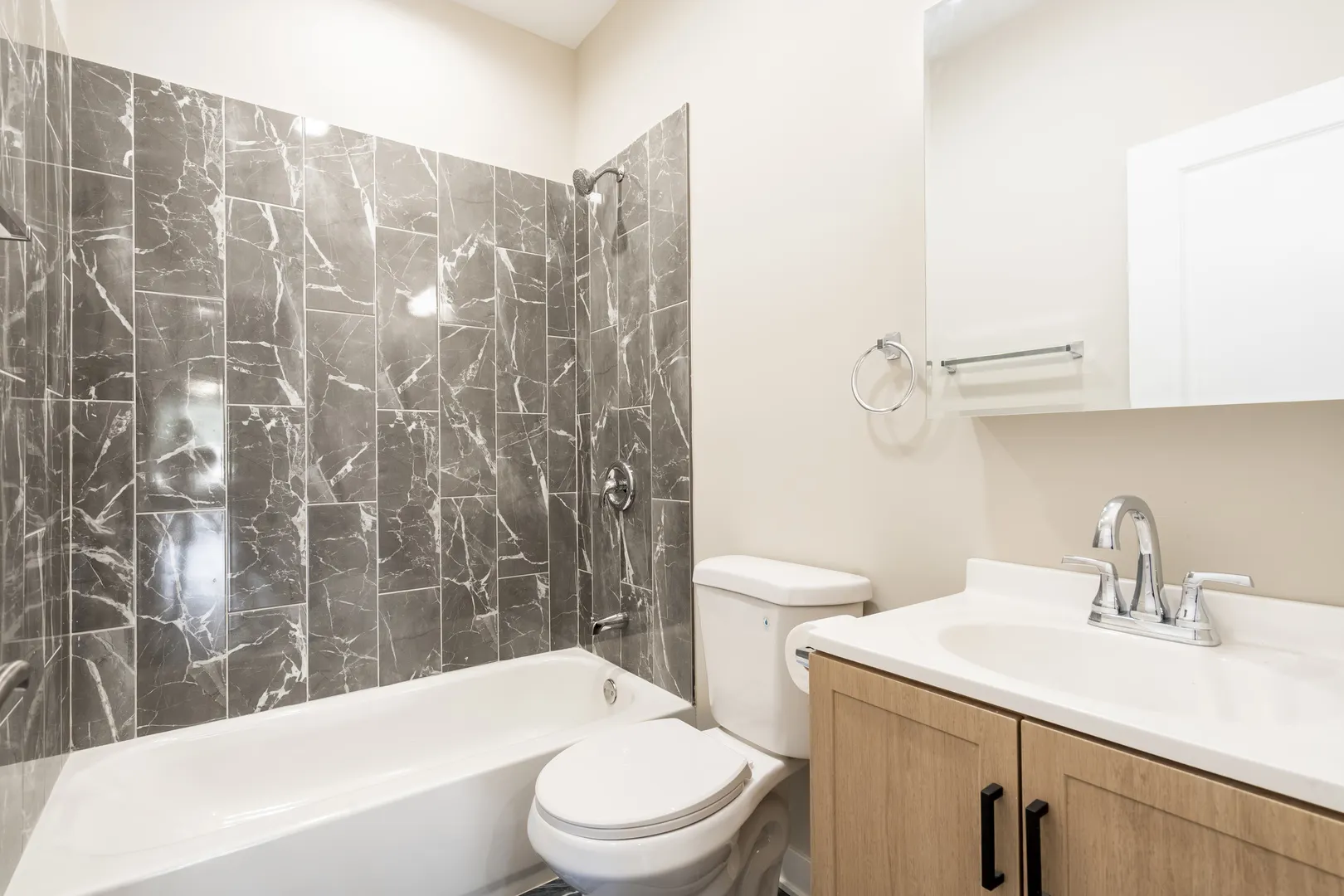 2949 W Wilcox Street IL