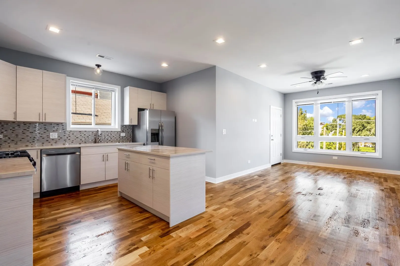 2949 W Wilcox Street IL