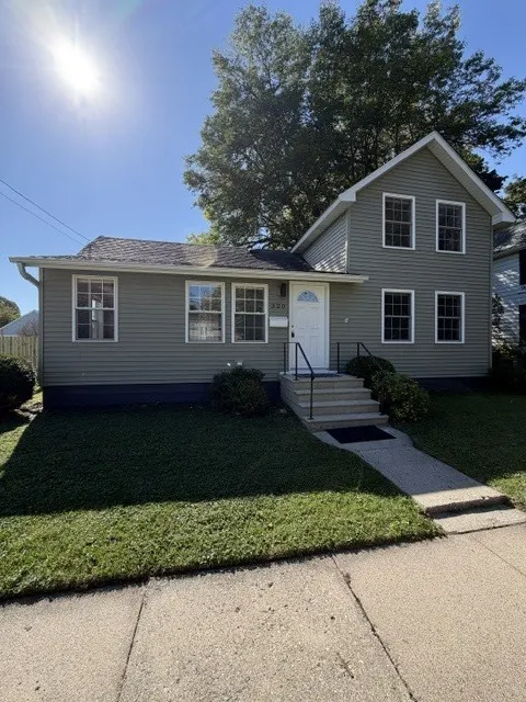 320 E Elm Street IL