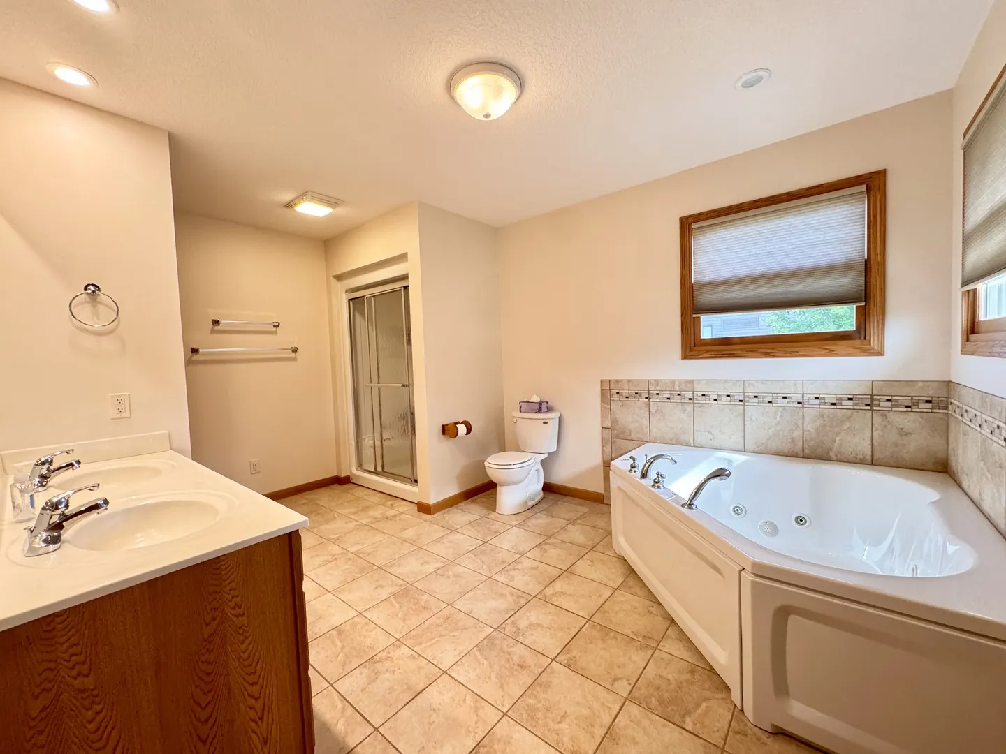 1812 White Pines Drive IL