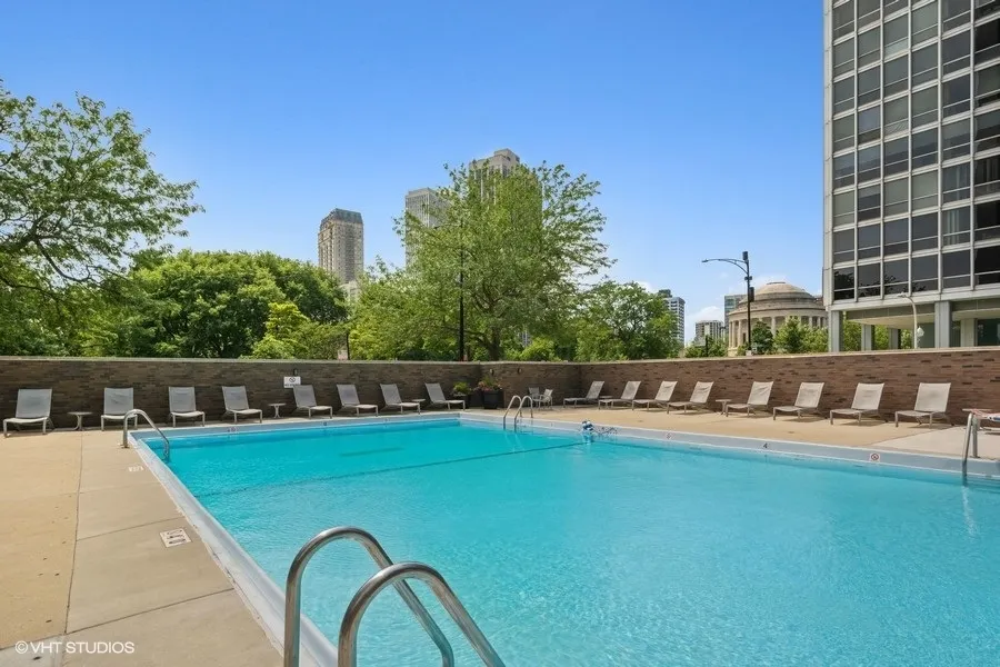 2800 N Lake Shore Drive IL #1911