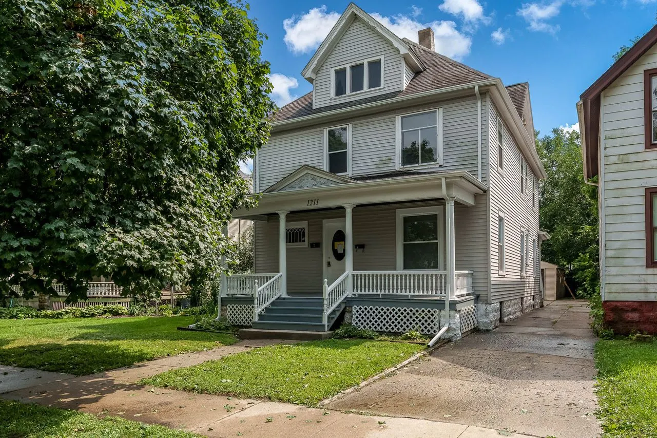 1211 4th Avenue IL