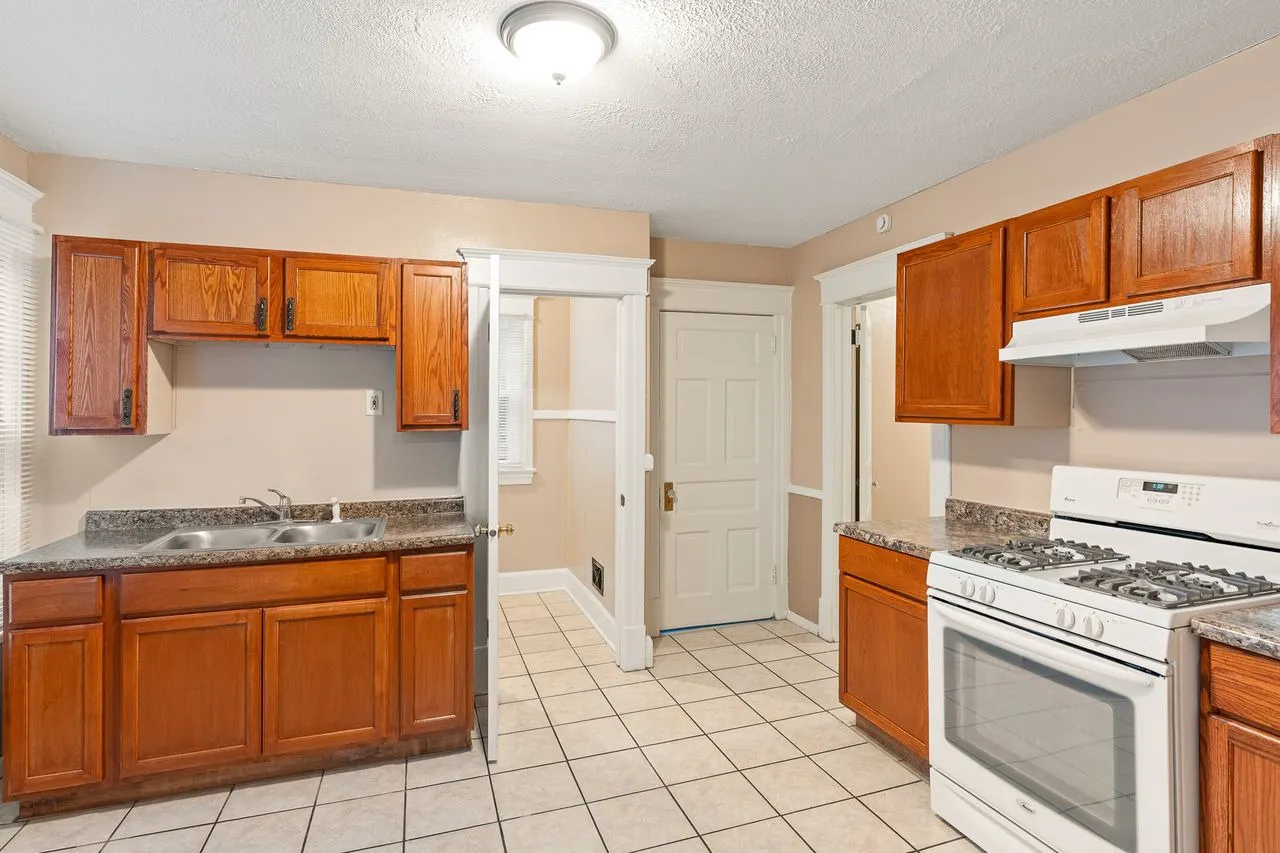 1211 4th Avenue IL