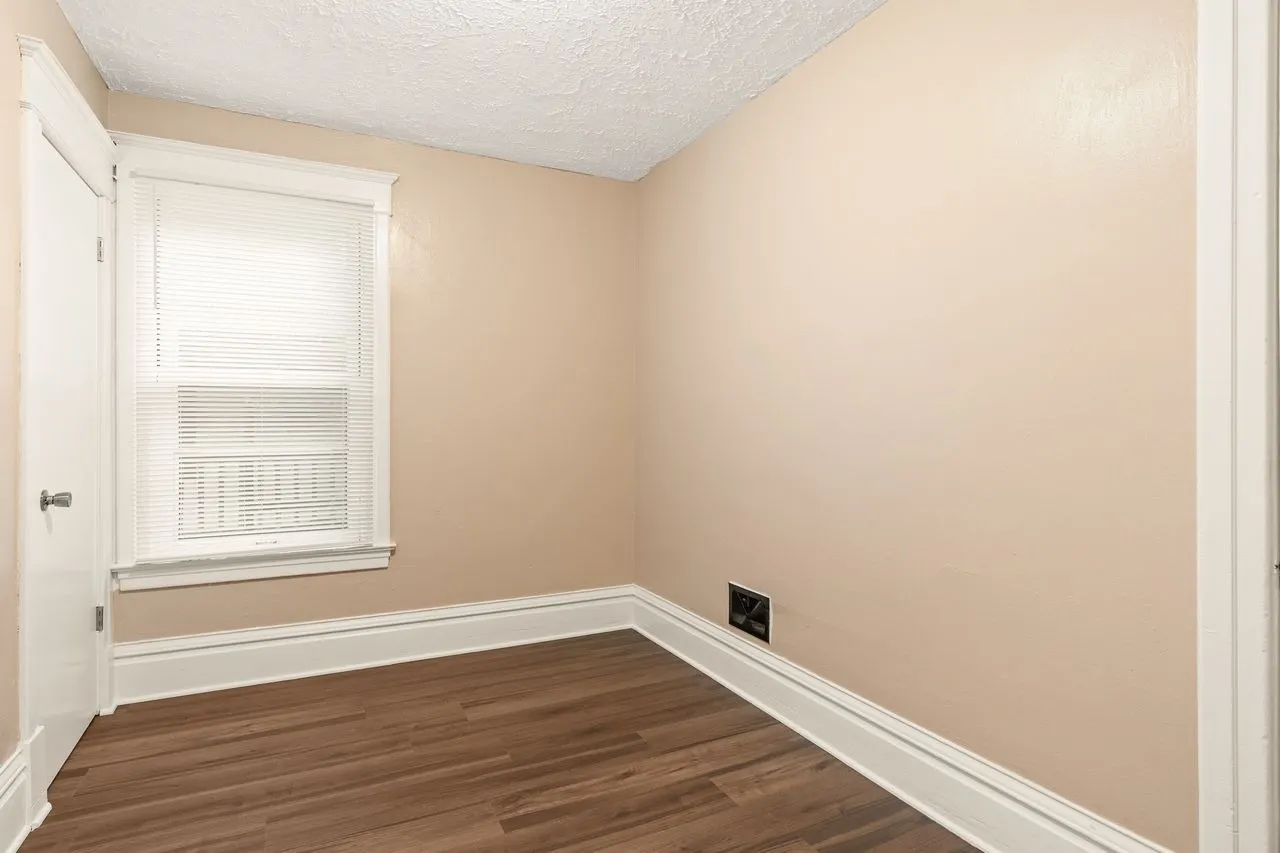 1211 4th Avenue IL