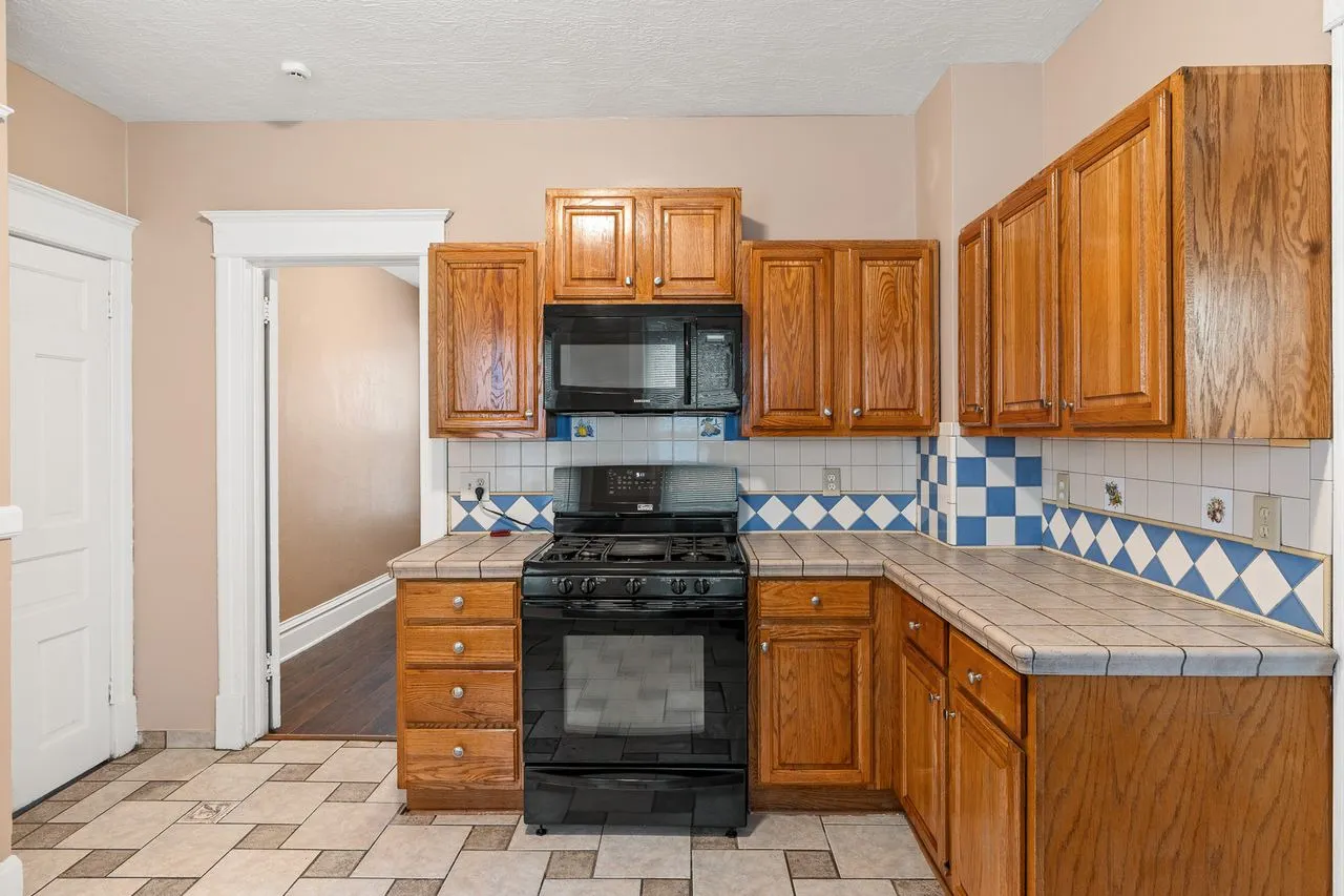 1211 4th Avenue IL