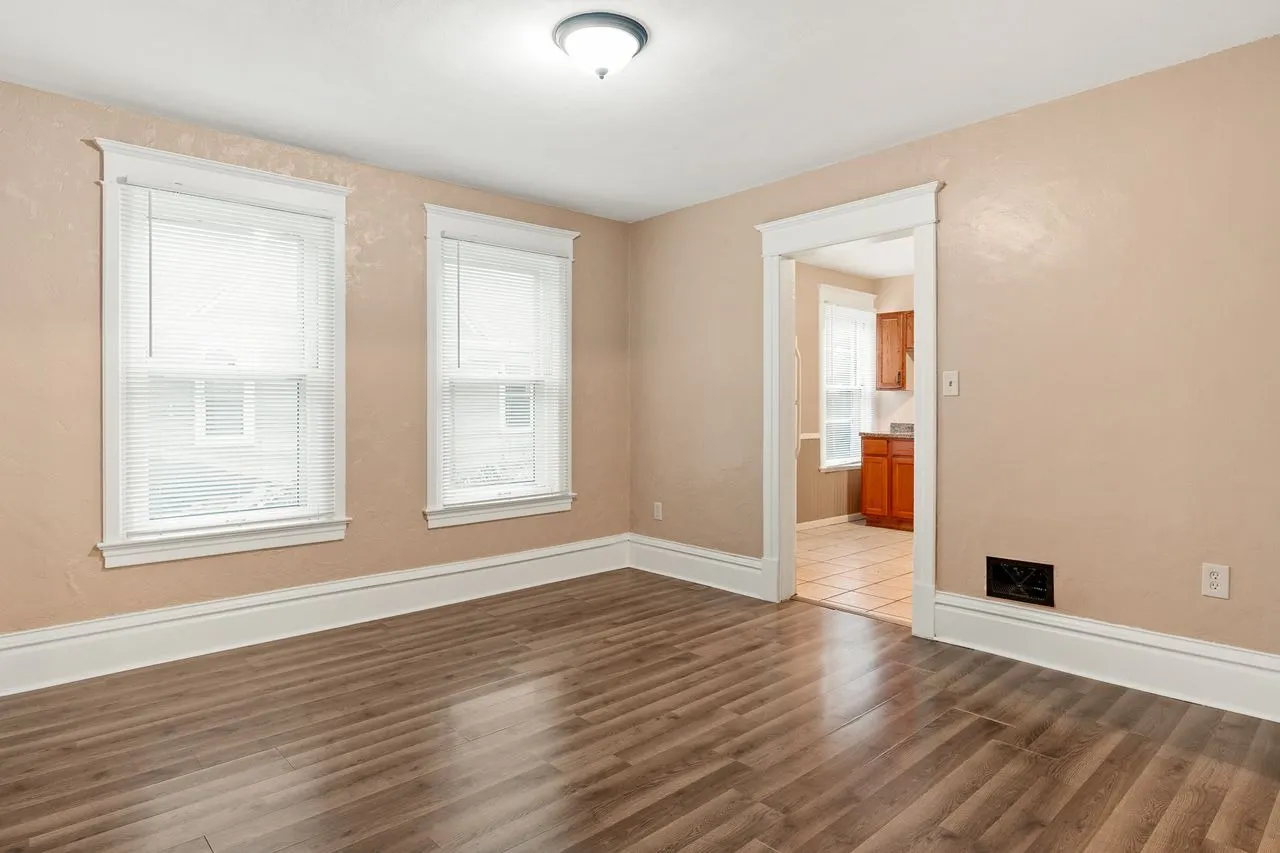 1211 4th Avenue IL