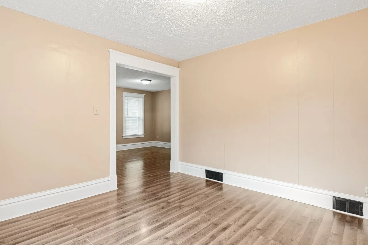 1211 4th Avenue IL
