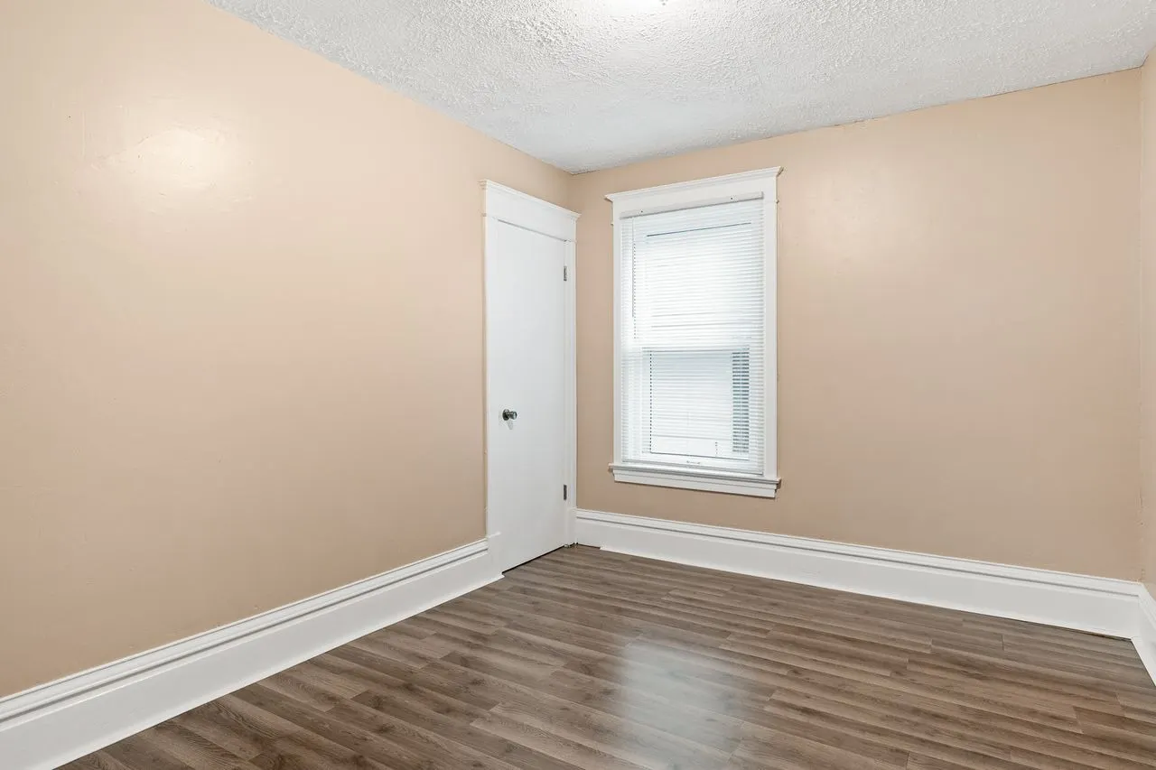 1211 4th Avenue IL