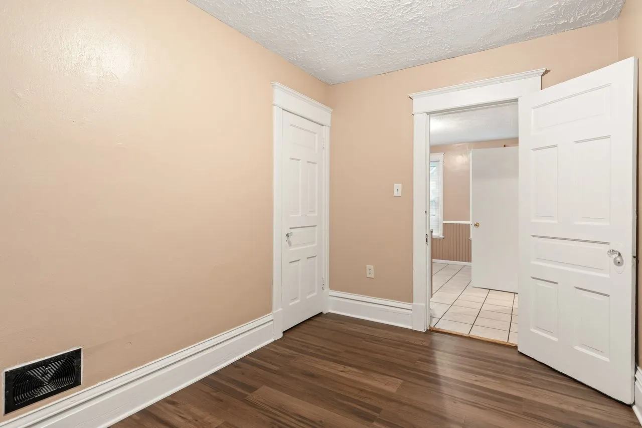 1211 4th Avenue IL