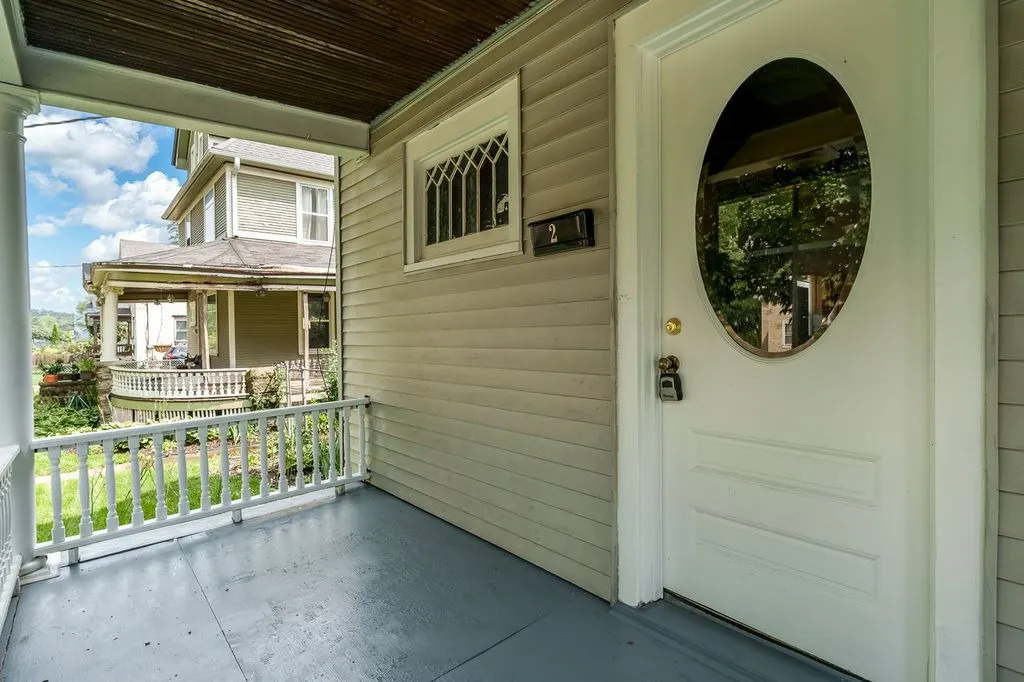 1211 4th Avenue IL