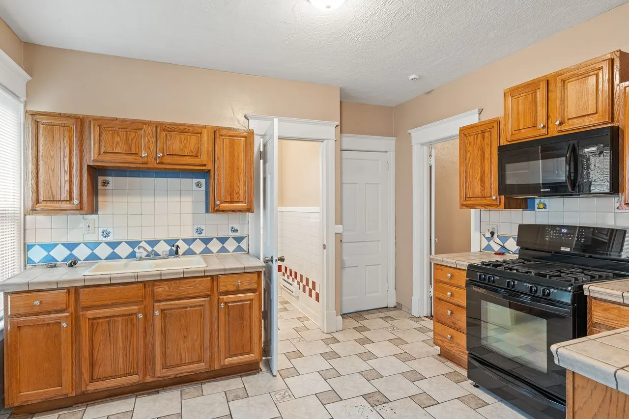 1211 4th Avenue IL
