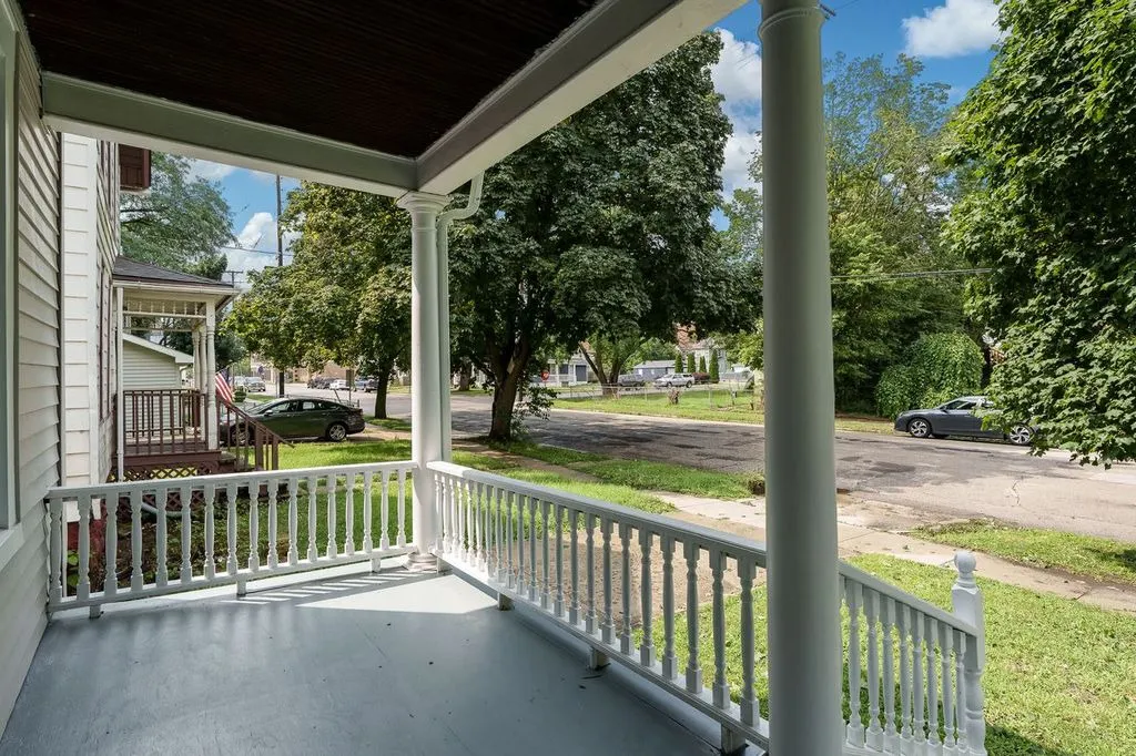1211 4th Avenue IL