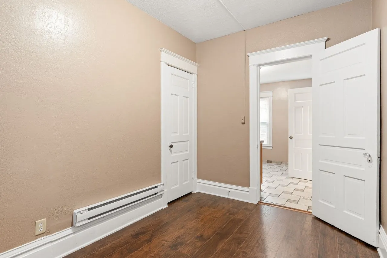 1211 4th Avenue IL