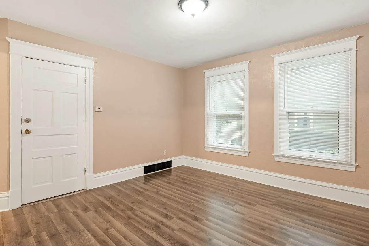 1211 4th Avenue IL