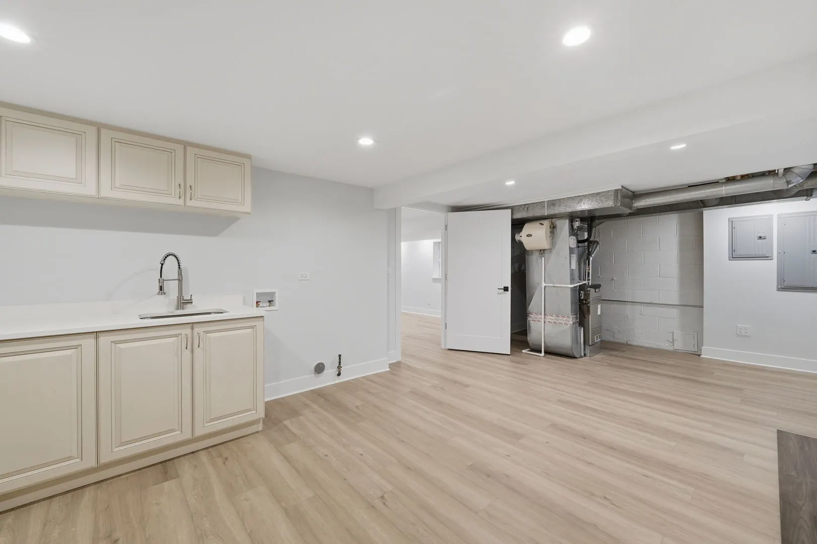 24 Kent Court IL