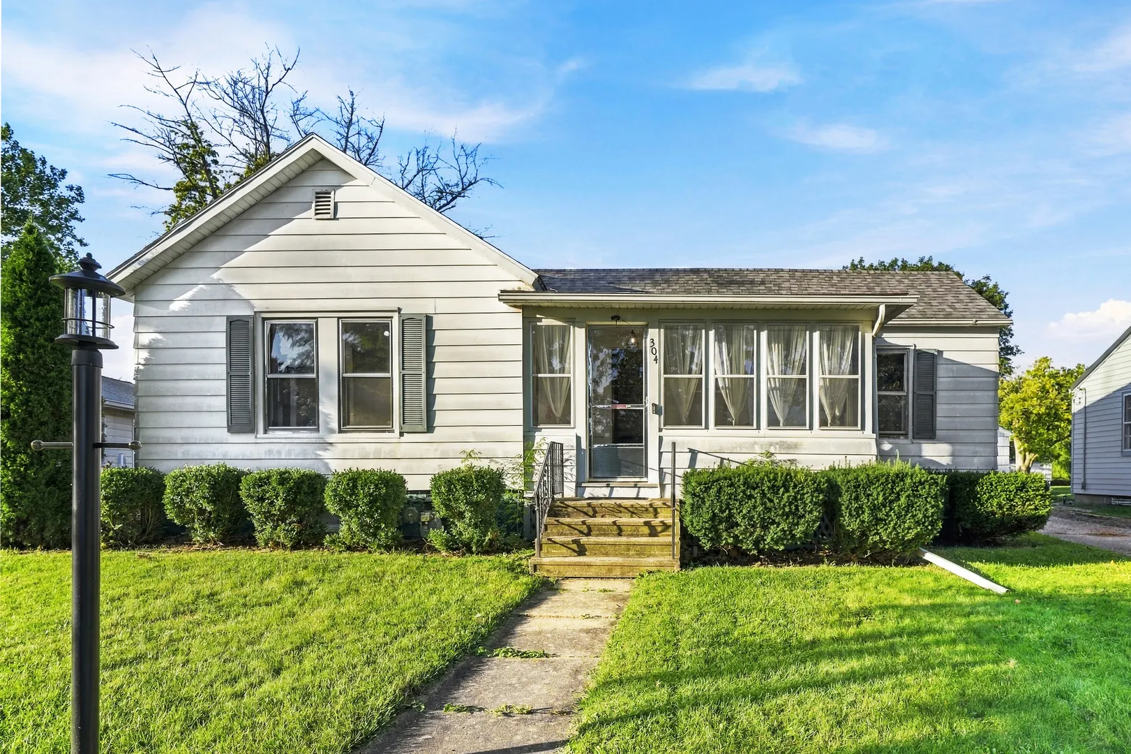 304 E 5th Street IL