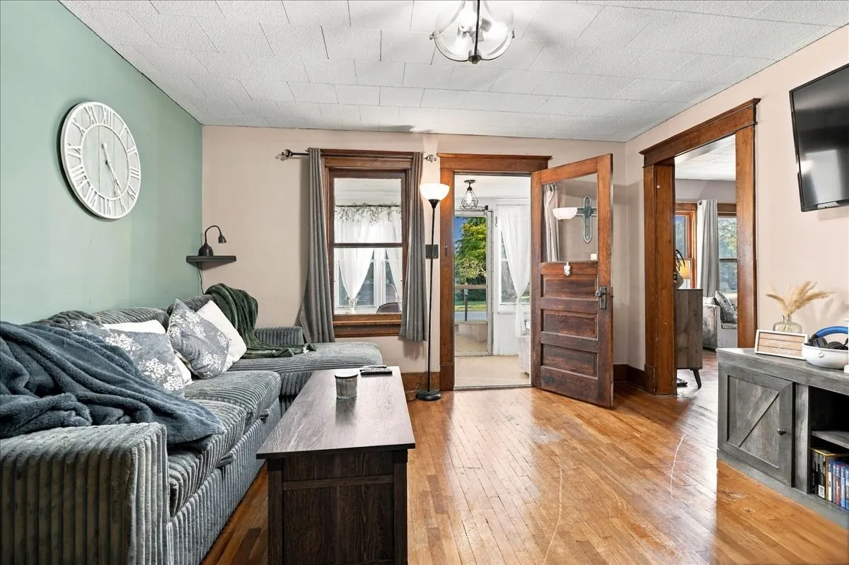 304 E 5th Street IL