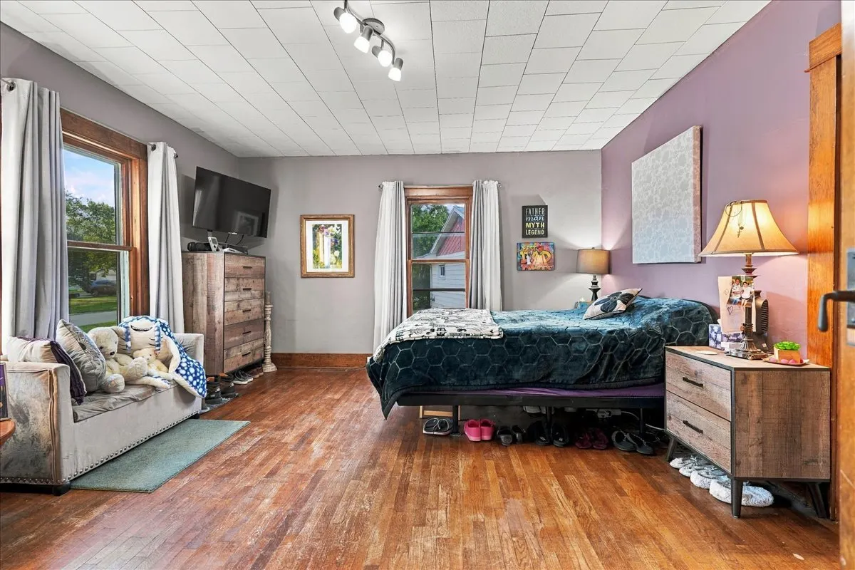 304 E 5th Street IL