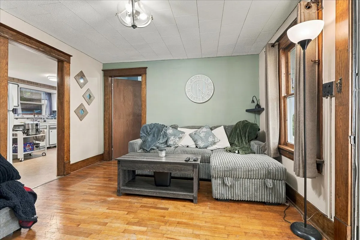 304 E 5th Street IL
