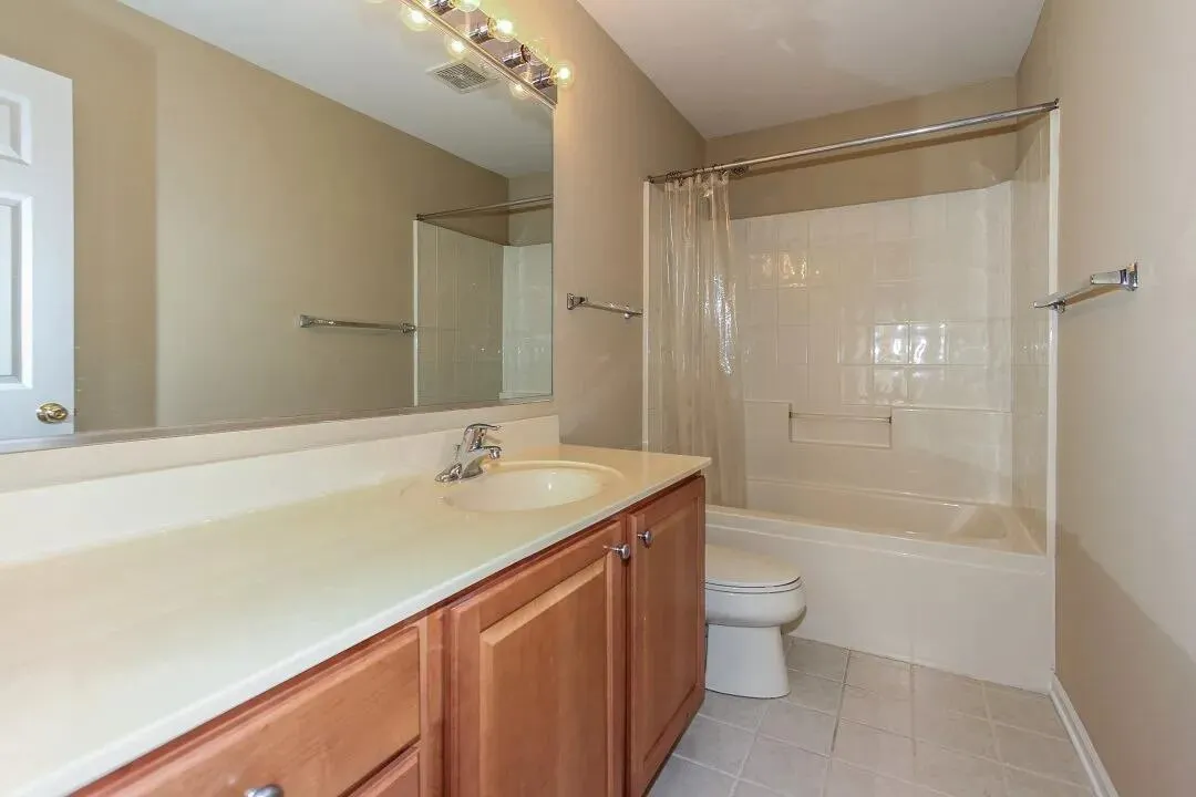 449 Bay Tree Circle IL