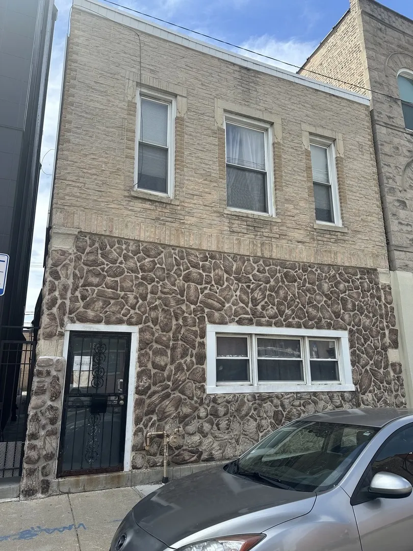 1811 W Grand Avenue IL