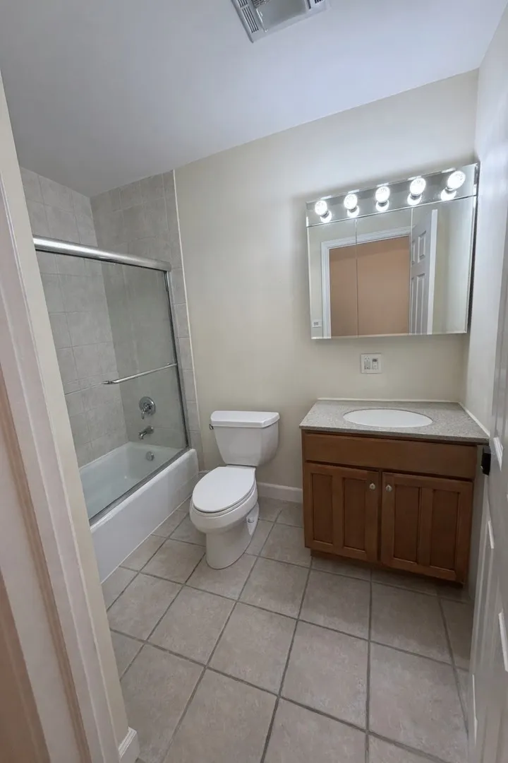 500 N Wilke Road IL #206