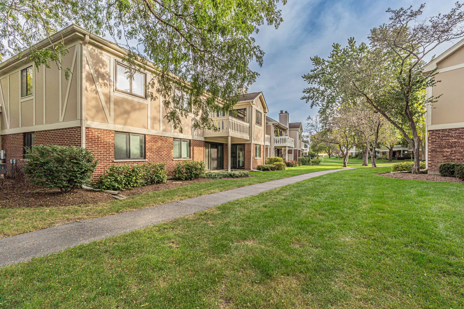 576 Greystone Lane IL #C-2