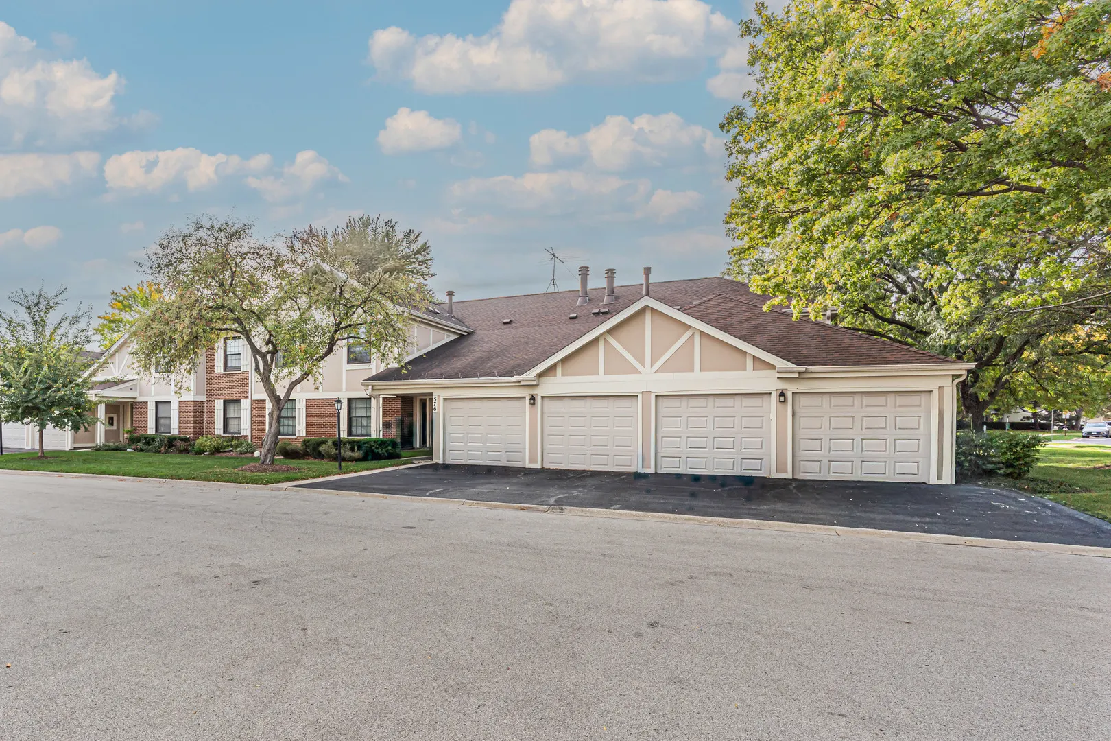 576 Greystone Lane IL #C-2