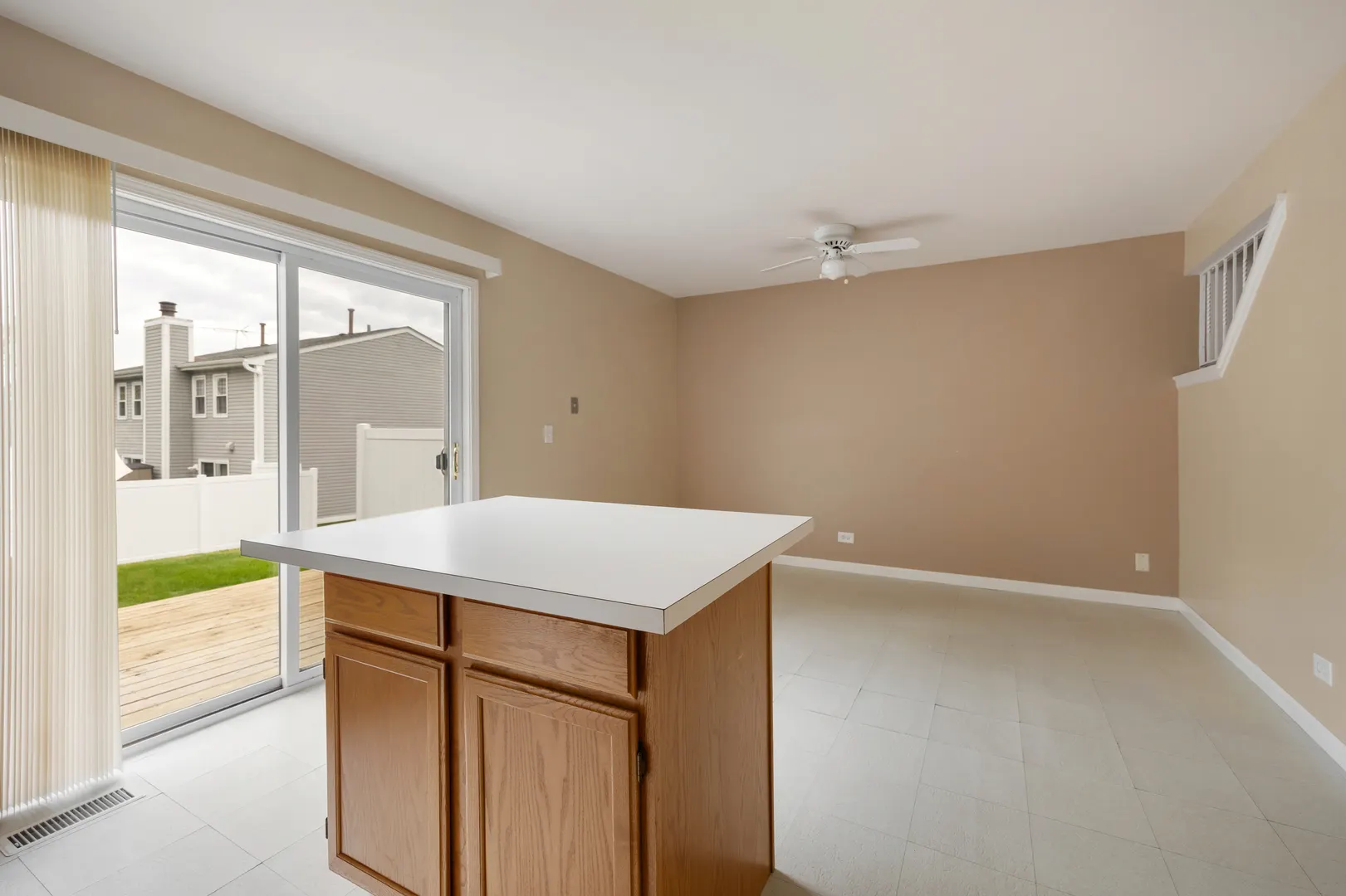1392 Carriage Way IL