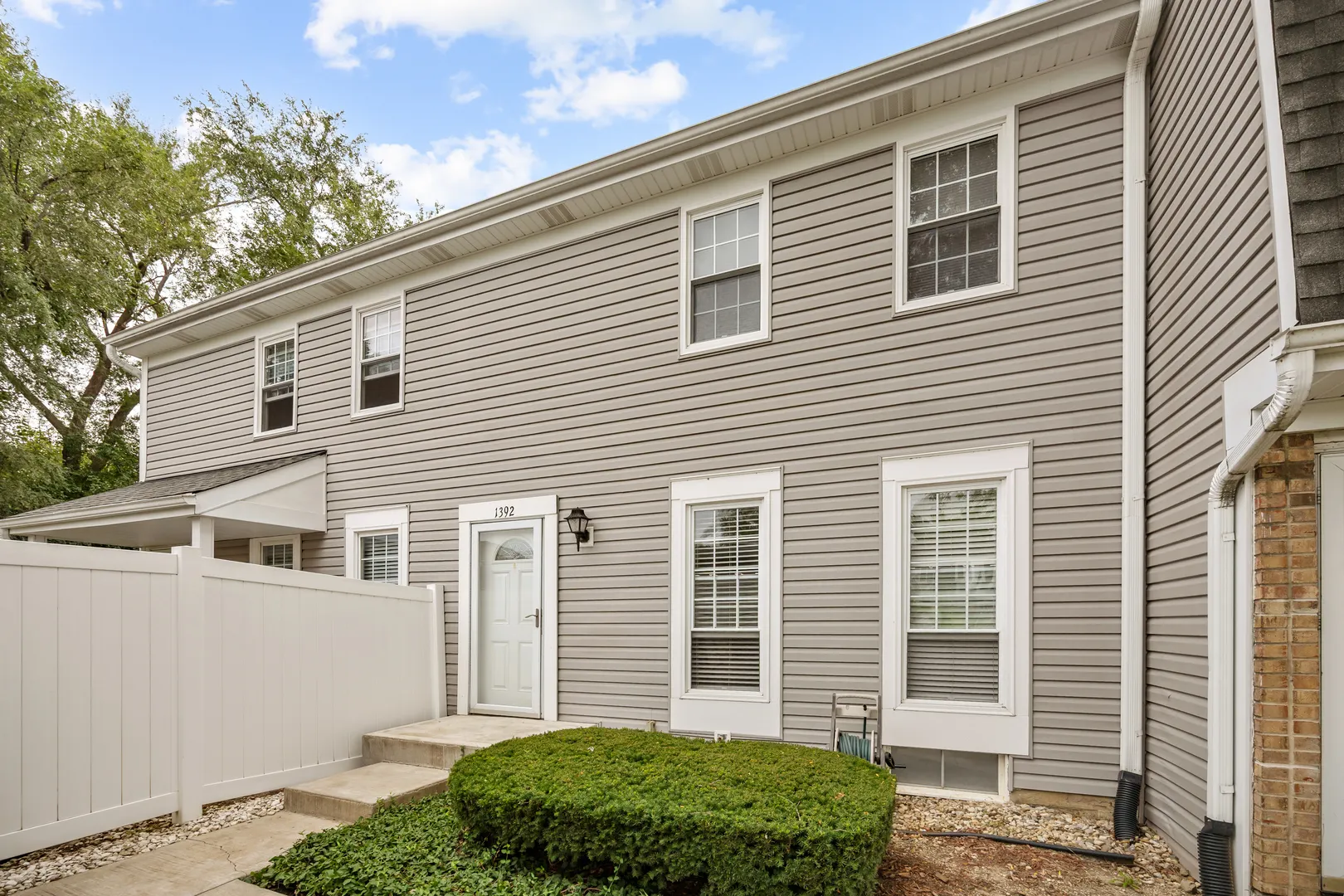 1392 Carriage Way IL