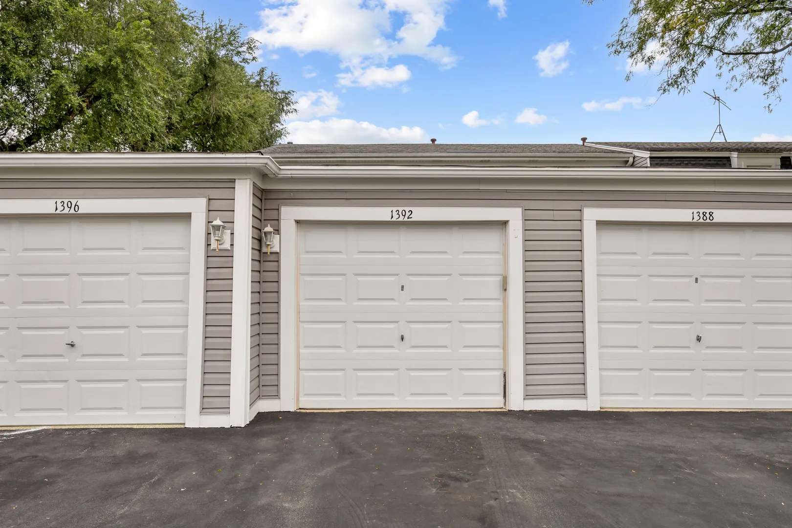 1392 Carriage Way IL
