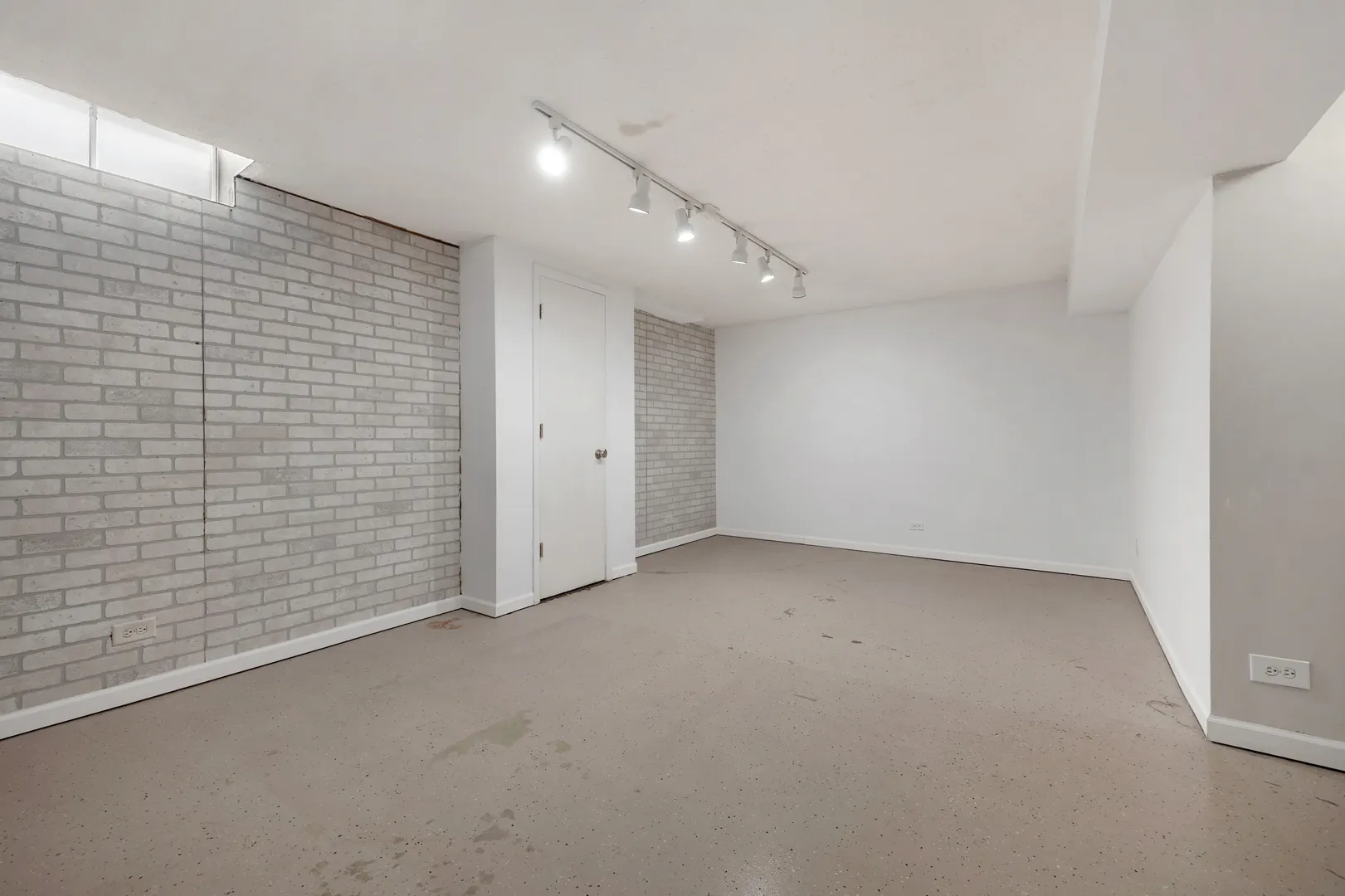 1392 Carriage Way IL