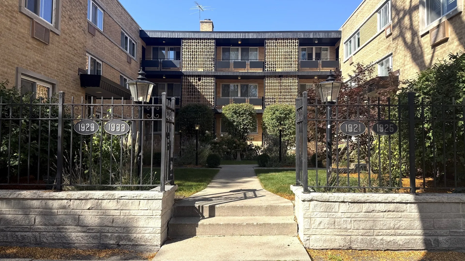 1925 Harrison Street IL #1J