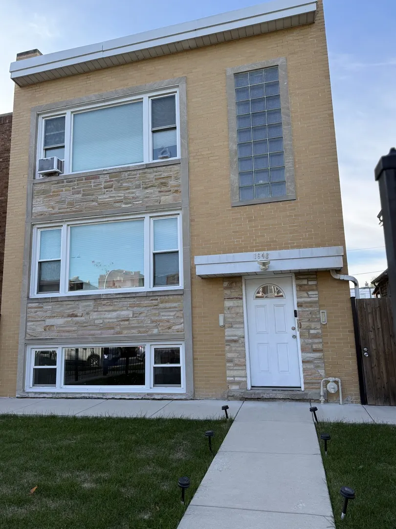 1648 N McVicker Avenue IL #1