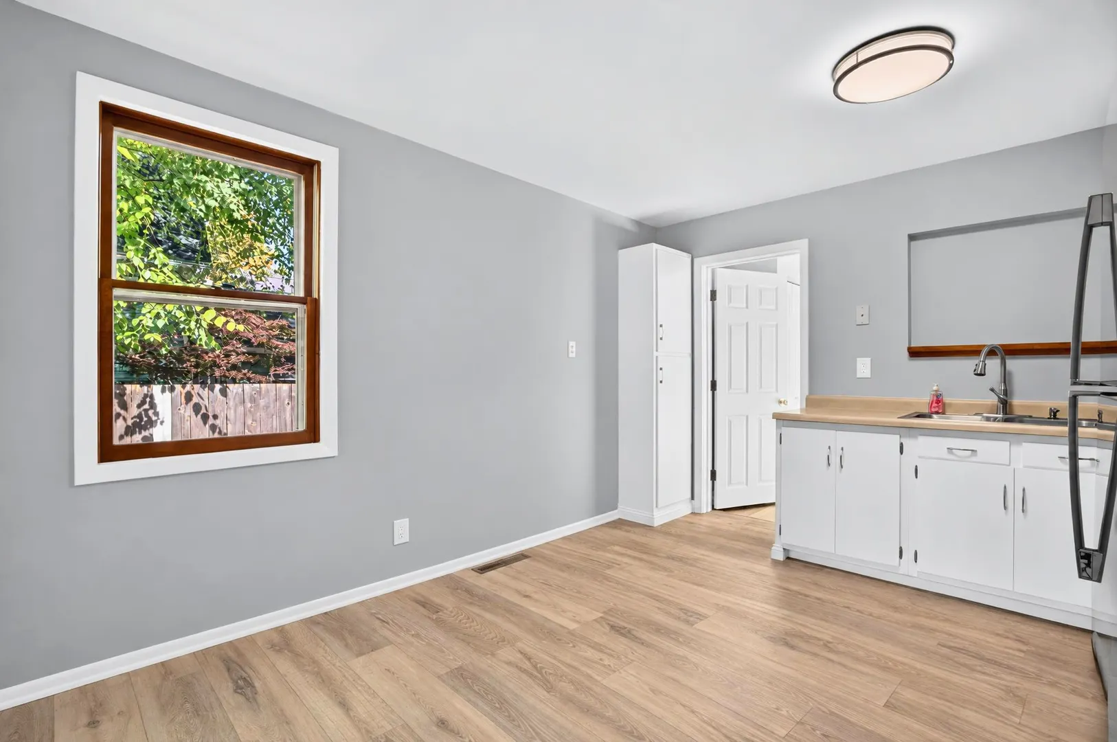 326 S Walnut Street IL