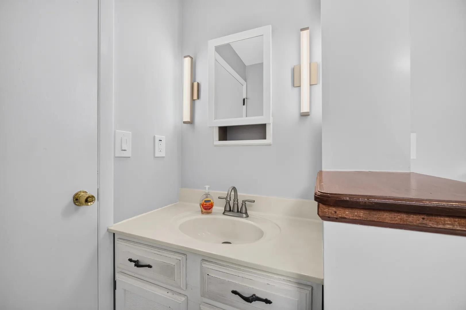 326 S Walnut Street IL