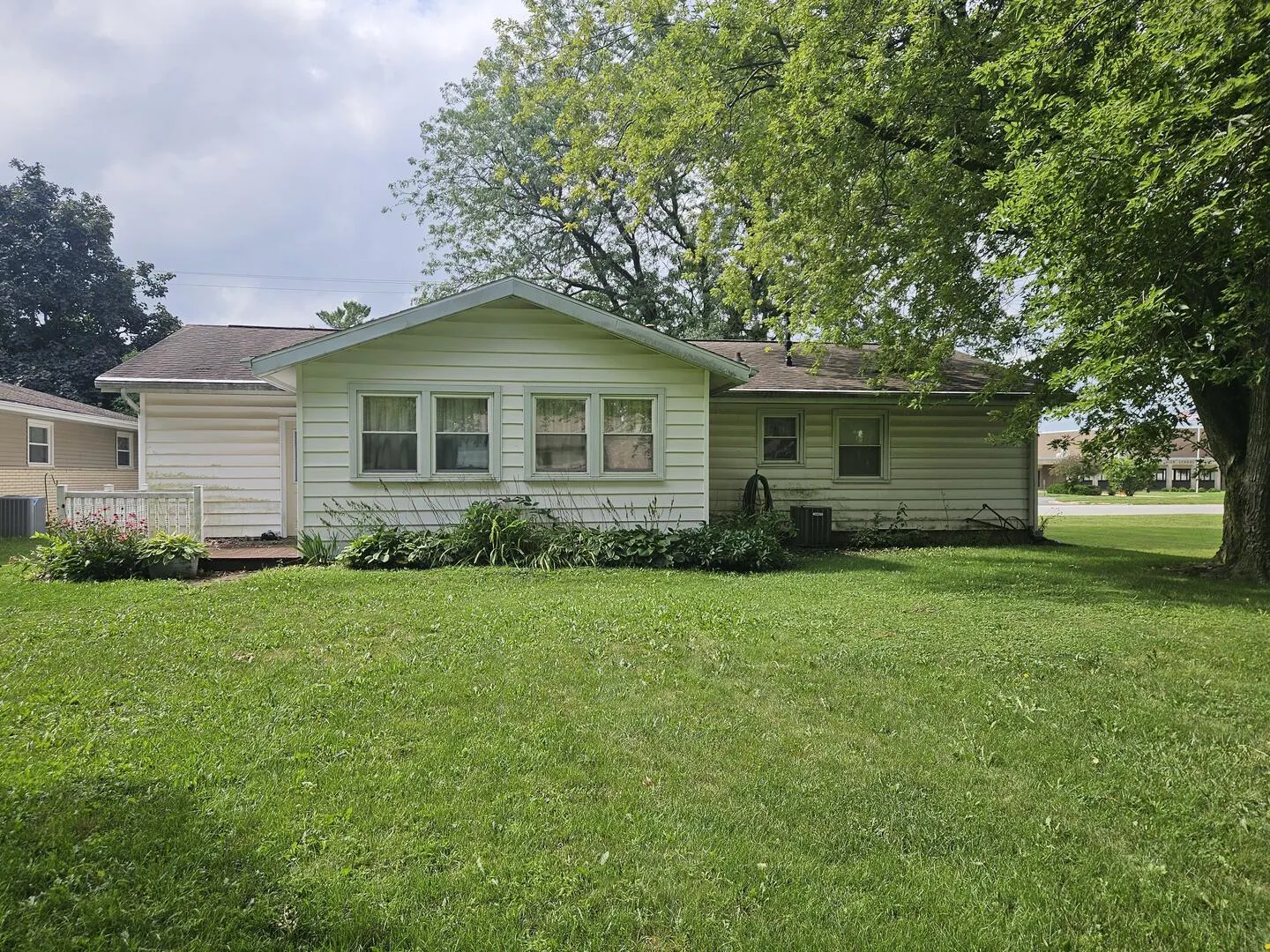 1211 E Indiana Avenue IL