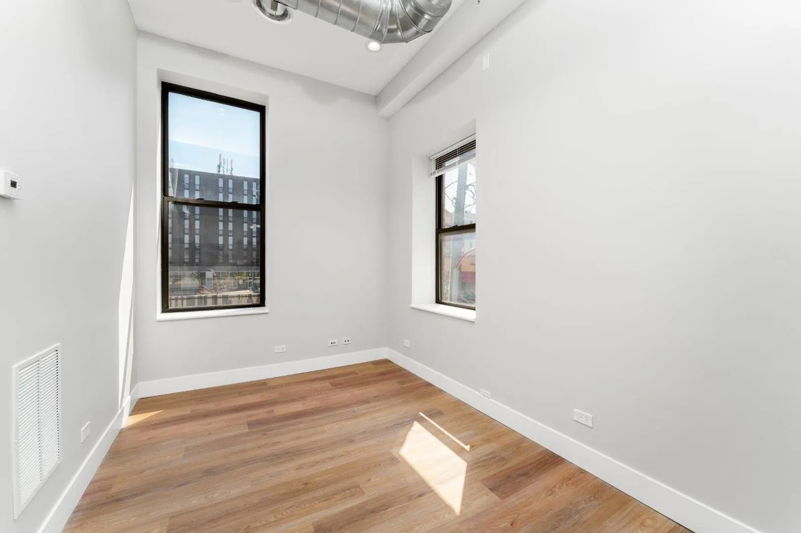1219 W Devon Avenue IL #203