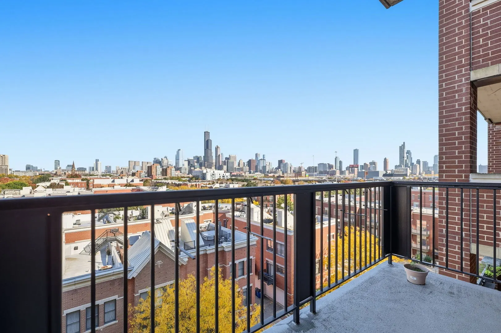 811 W 15th Place IL #605