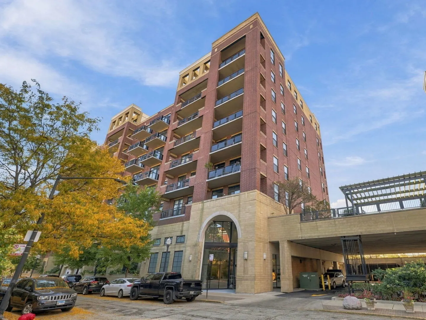 811 W 15th Place IL #605