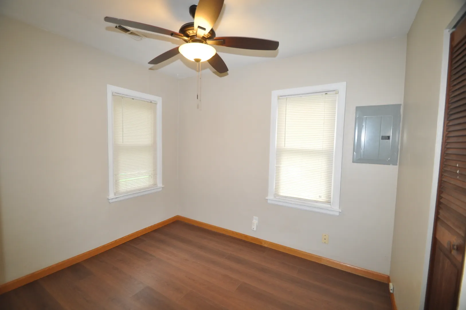 1852 North Street IA