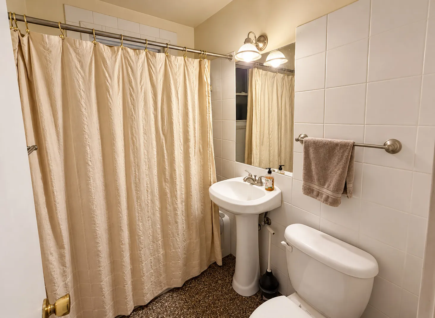 643 E Rockland Road IL