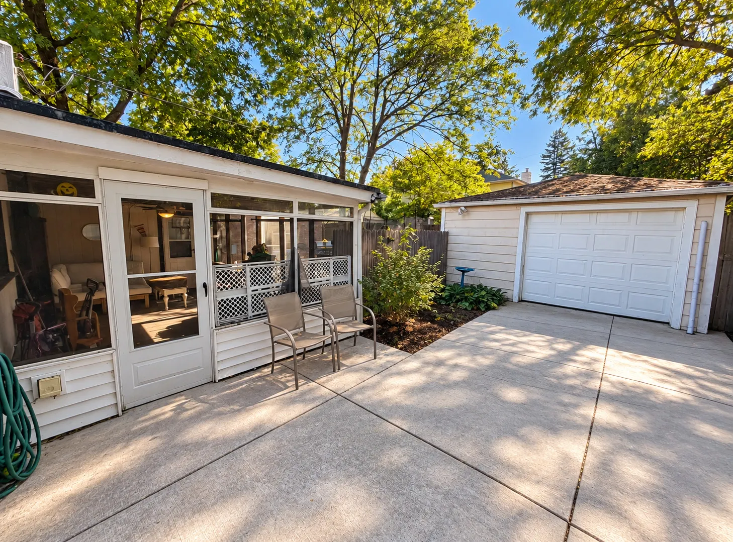 643 E Rockland Road IL