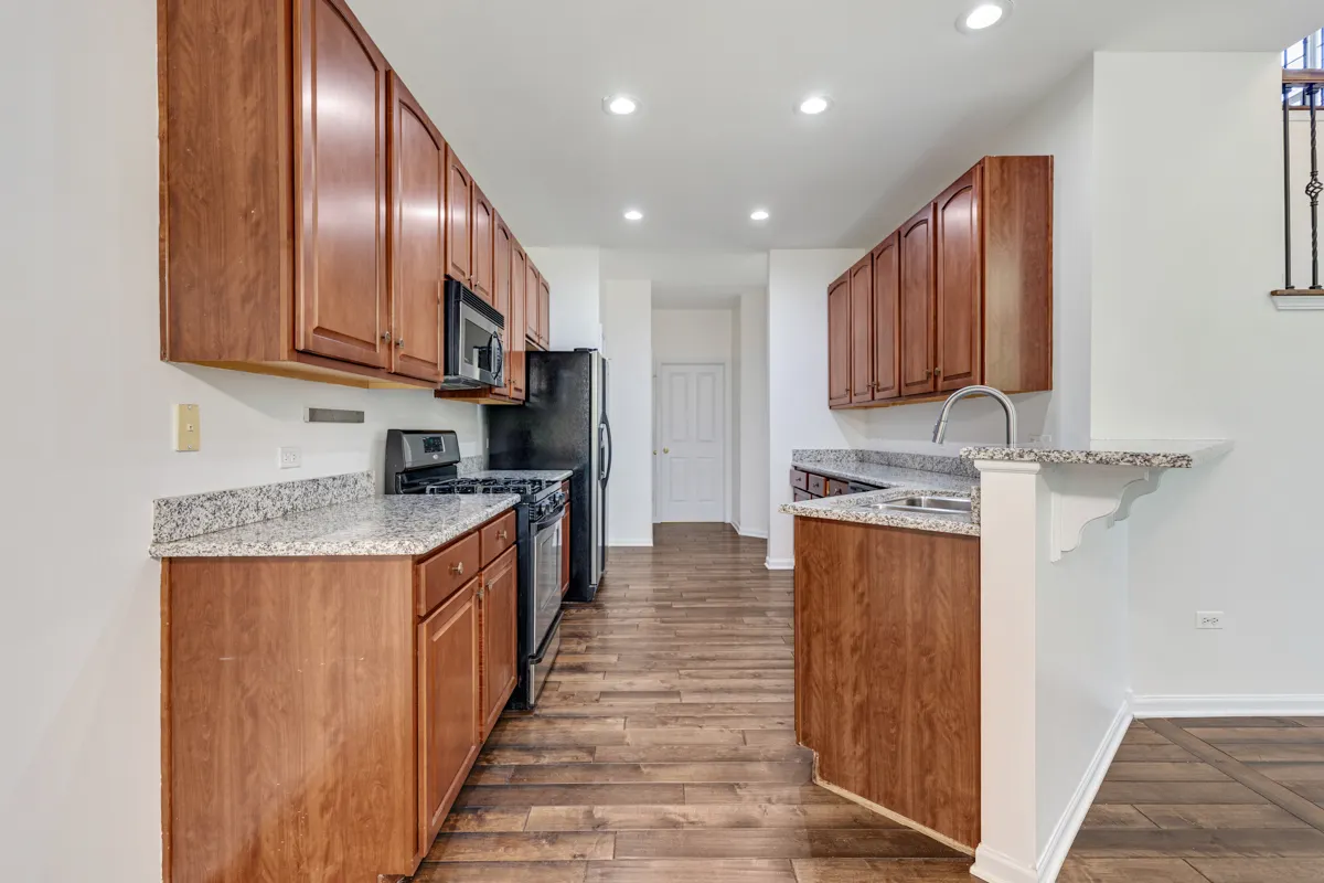 382 Vaughn Circle IL