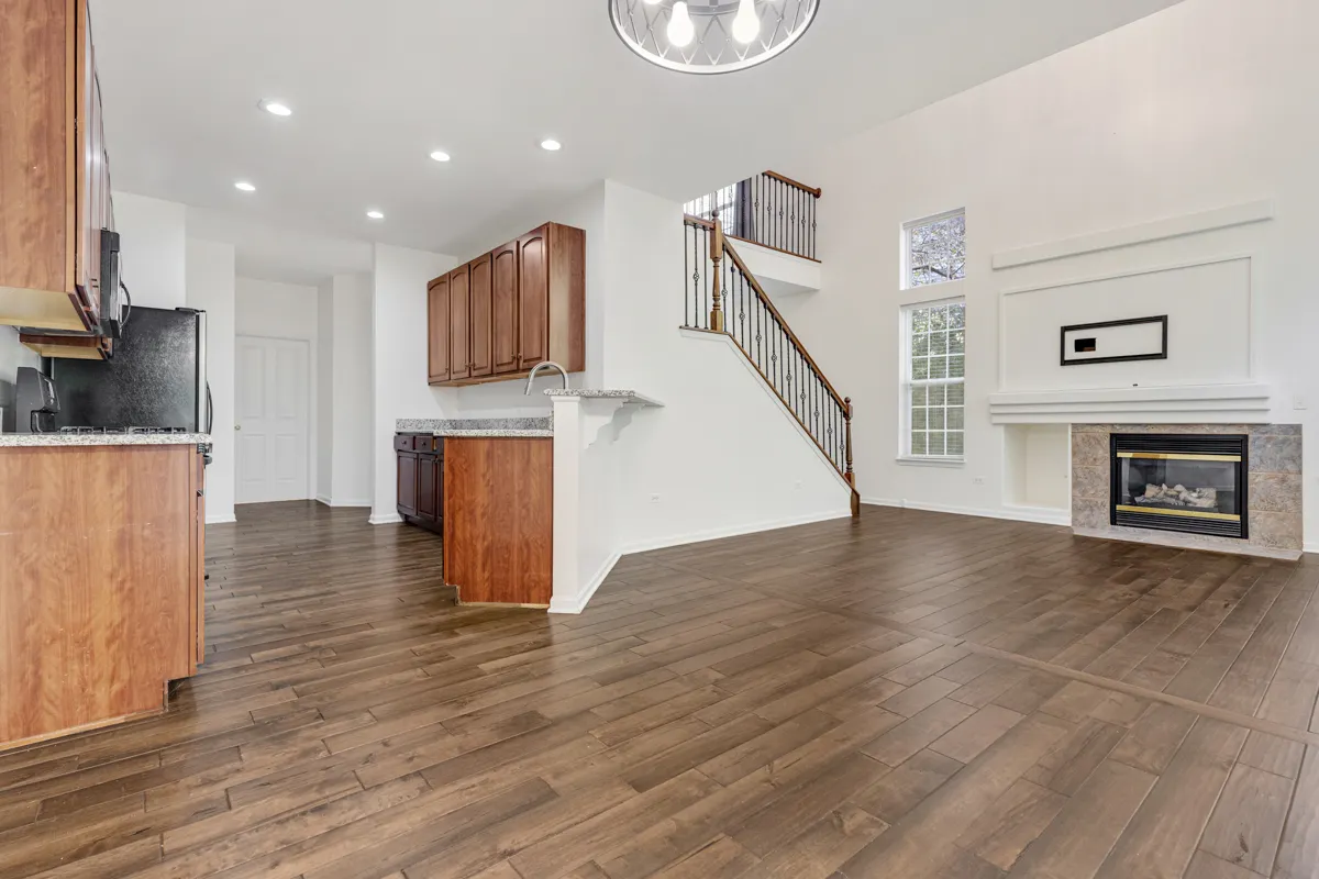 382 Vaughn Circle IL
