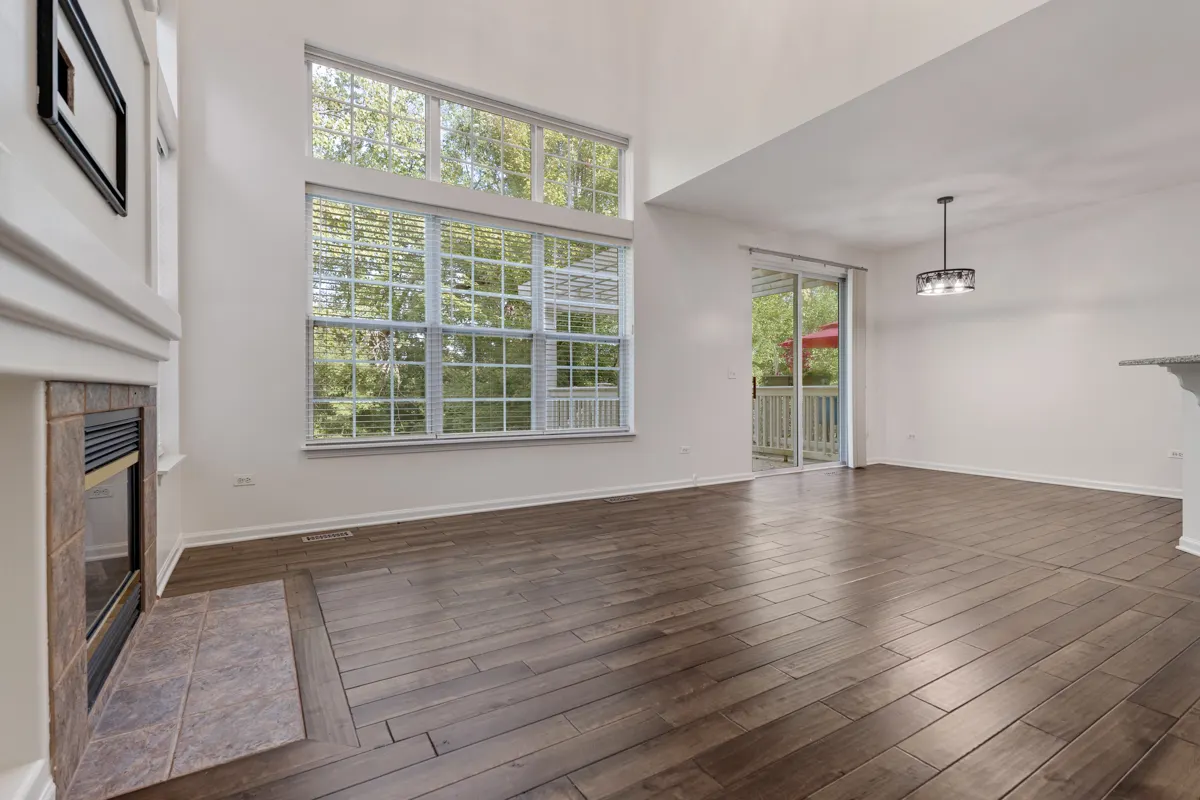382 Vaughn Circle IL