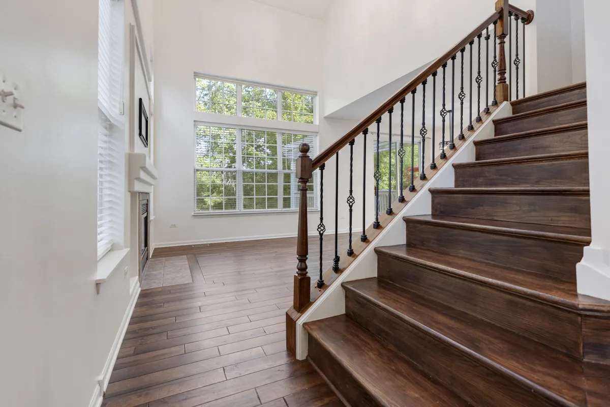 382 Vaughn Circle IL